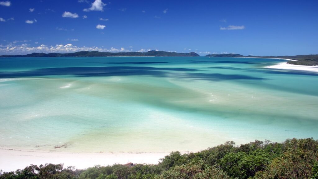 Hill Inlet lookout view of the white sand swirls and turquoise water at Whitehaven Beach in the Whitsundays